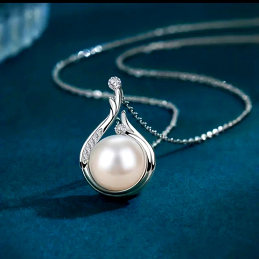 925 Sterling Silver Faux Pearl Twist Pedant. - Picture 2 of 6